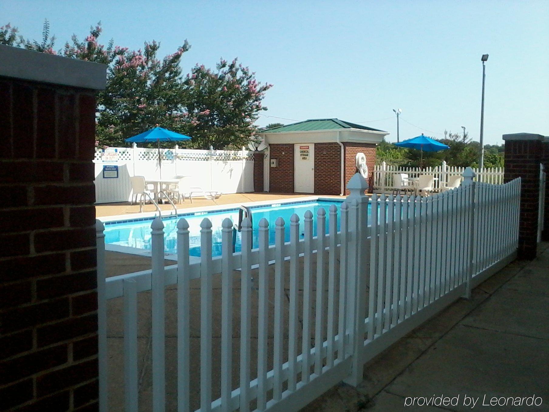 Baymont By Wyndham Montgomery South Exterior foto